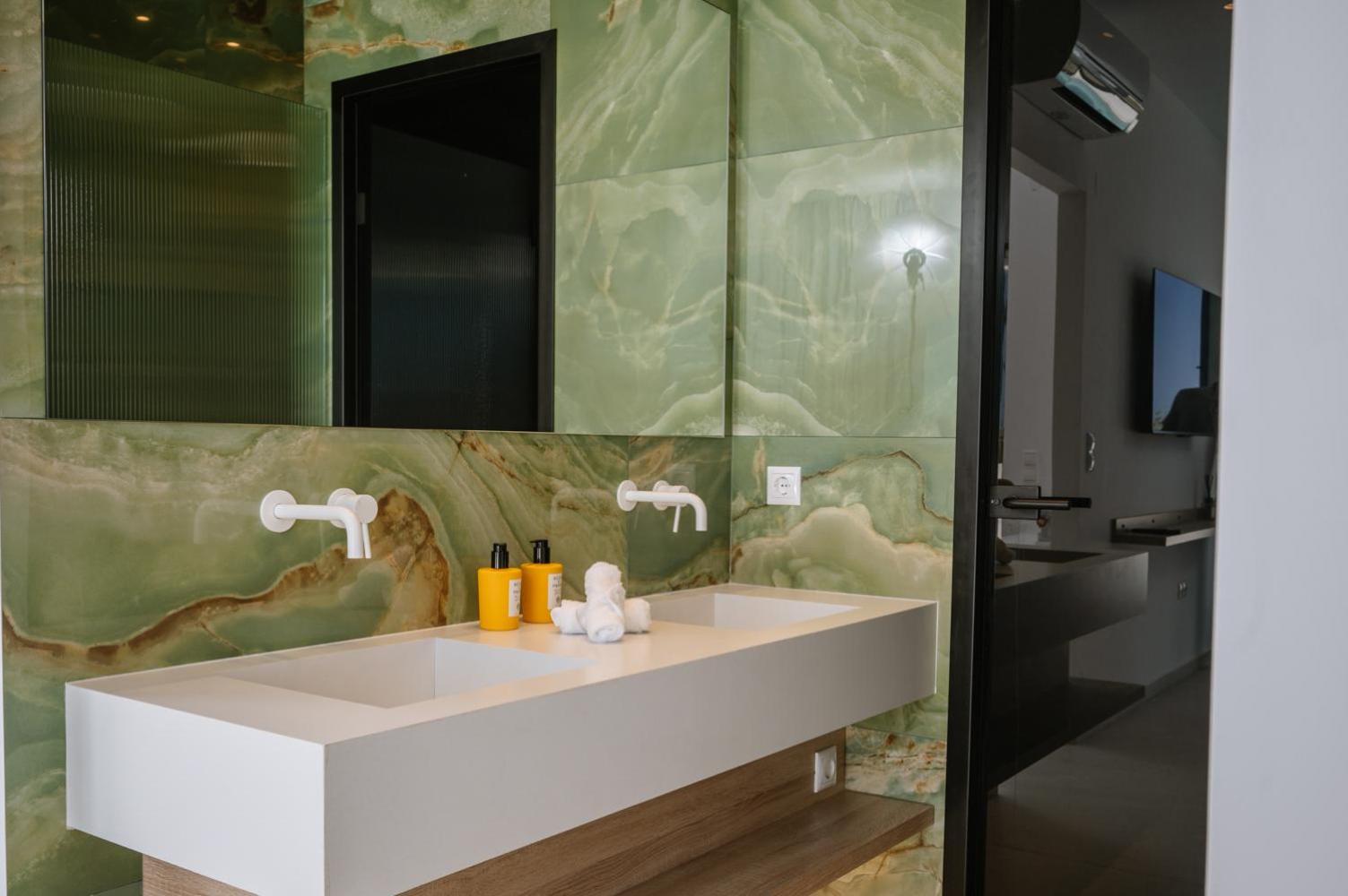 Sardines Luxury Suites Hersonissos  Exterior foto